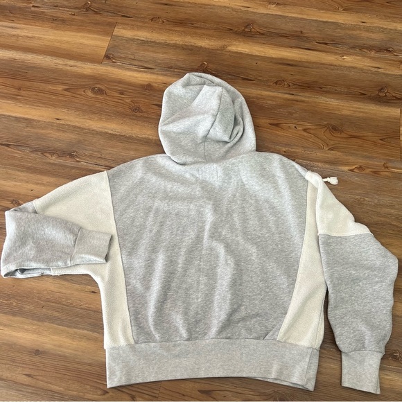 Abercrombie & Fitch women’s hoodie size L, gray/cream preowned - Picture 4 of 6